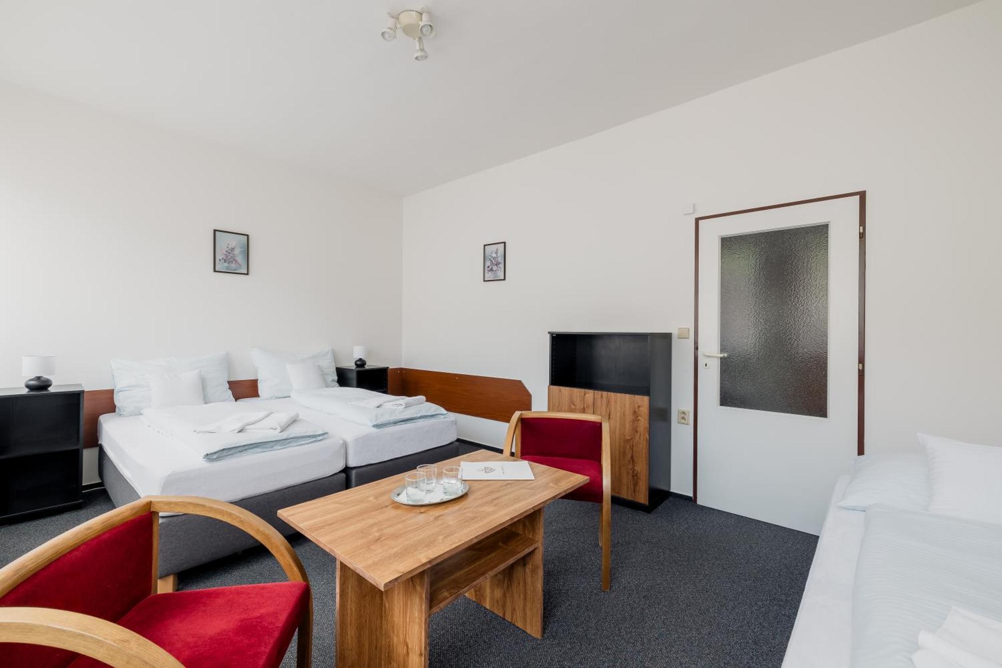 Hotel Dobruška Εξωτερικό φωτογραφία